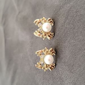 EUC crab pearl stud earrings